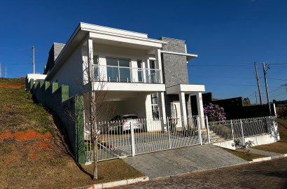 Linda casa de alto padrão para venda em São Lourenço - MG.