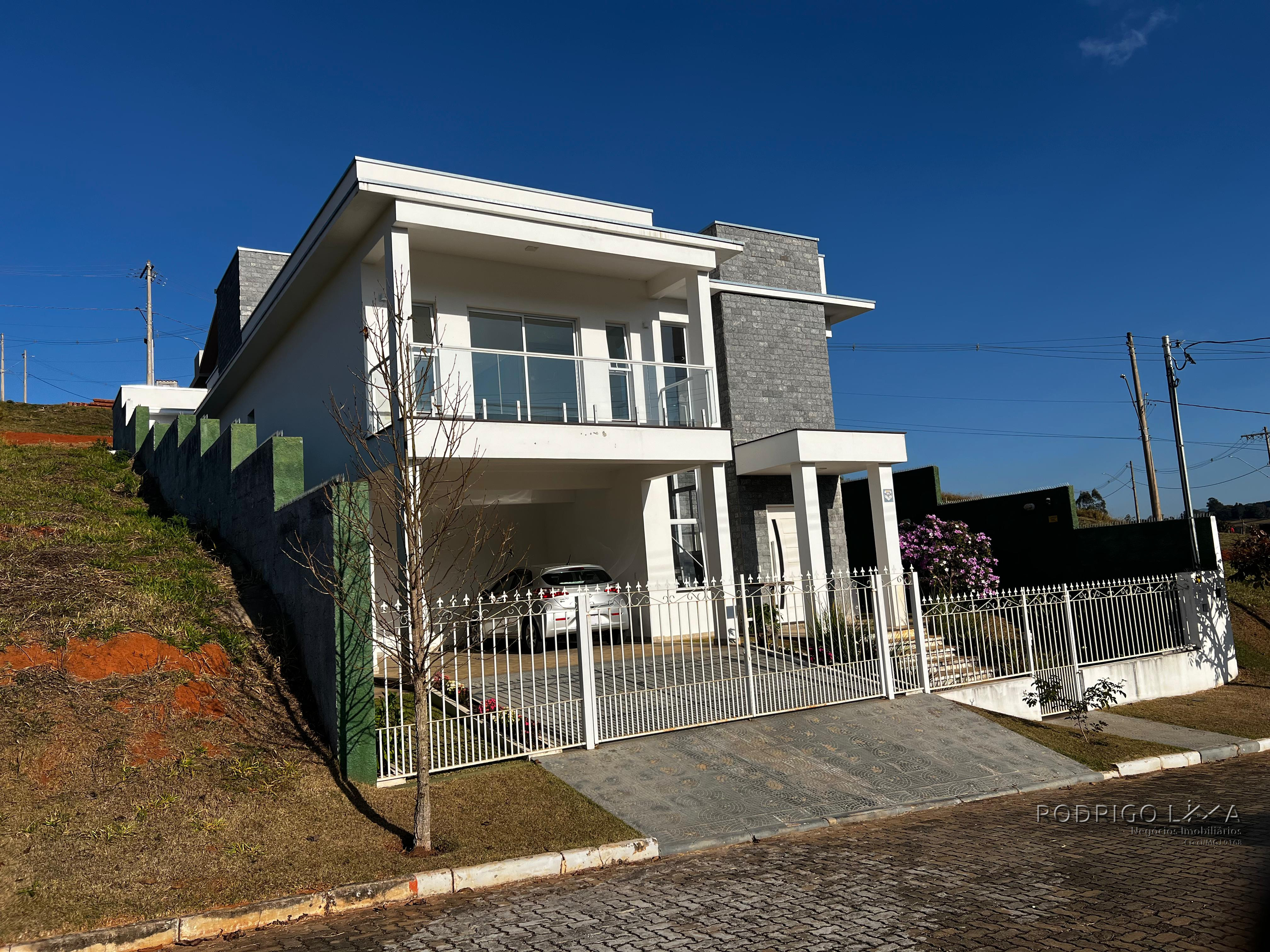 Linda casa de alto padrão para venda em São Lourenço - MG.