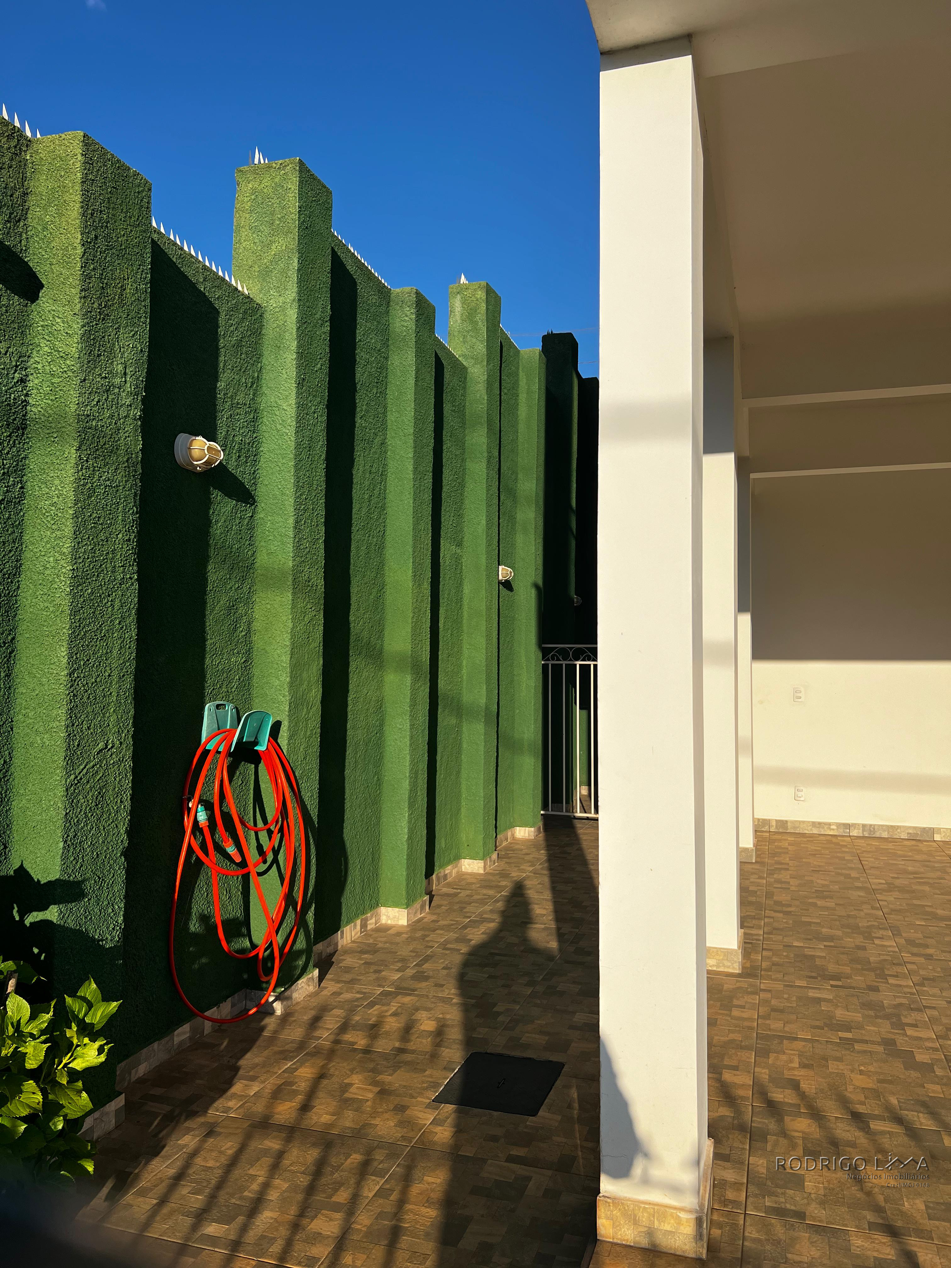 Linda casa de alto padrão para venda em São Lourenço - MG.