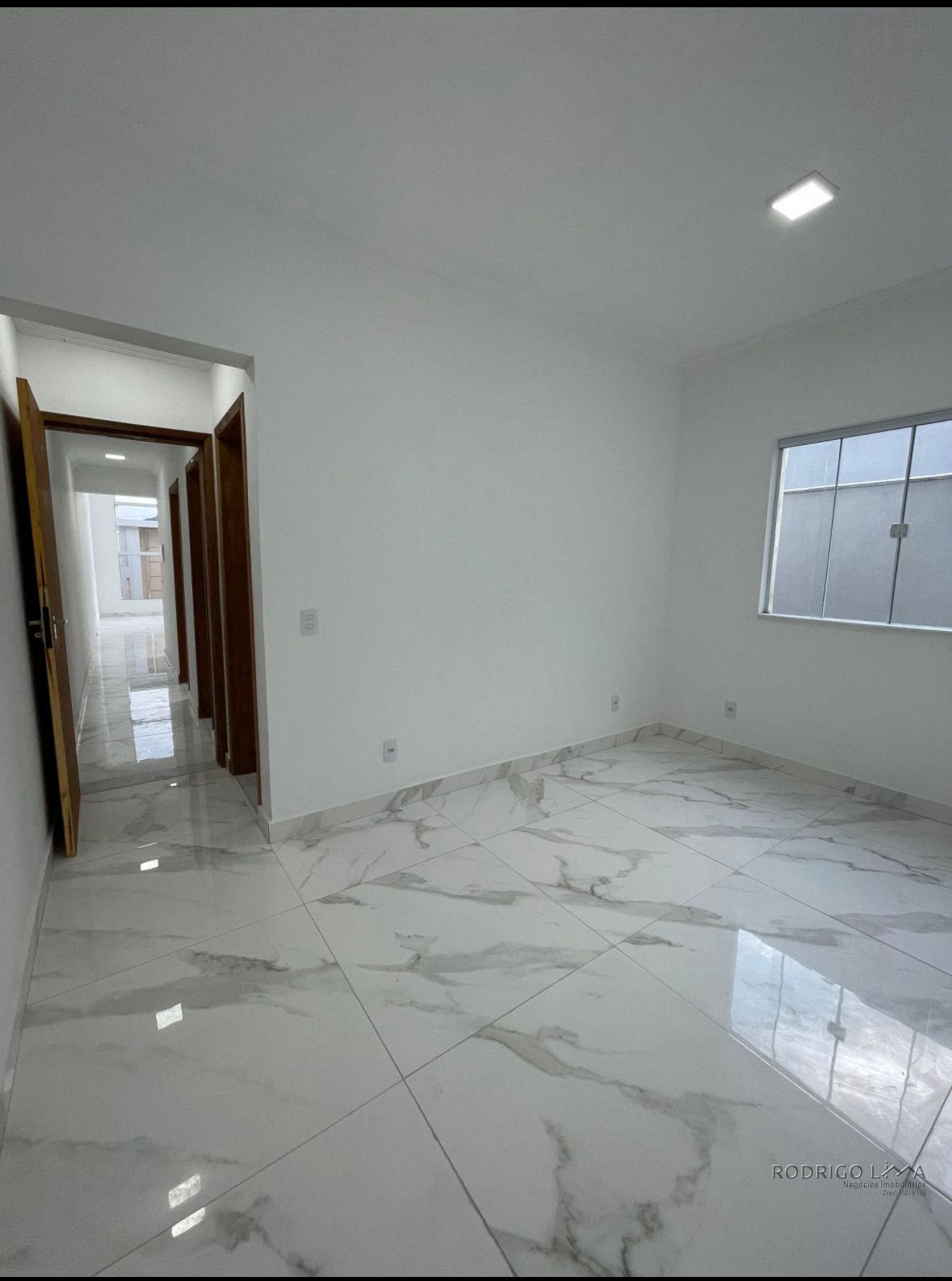 Linda casa para venda em São Lourenço - MG.