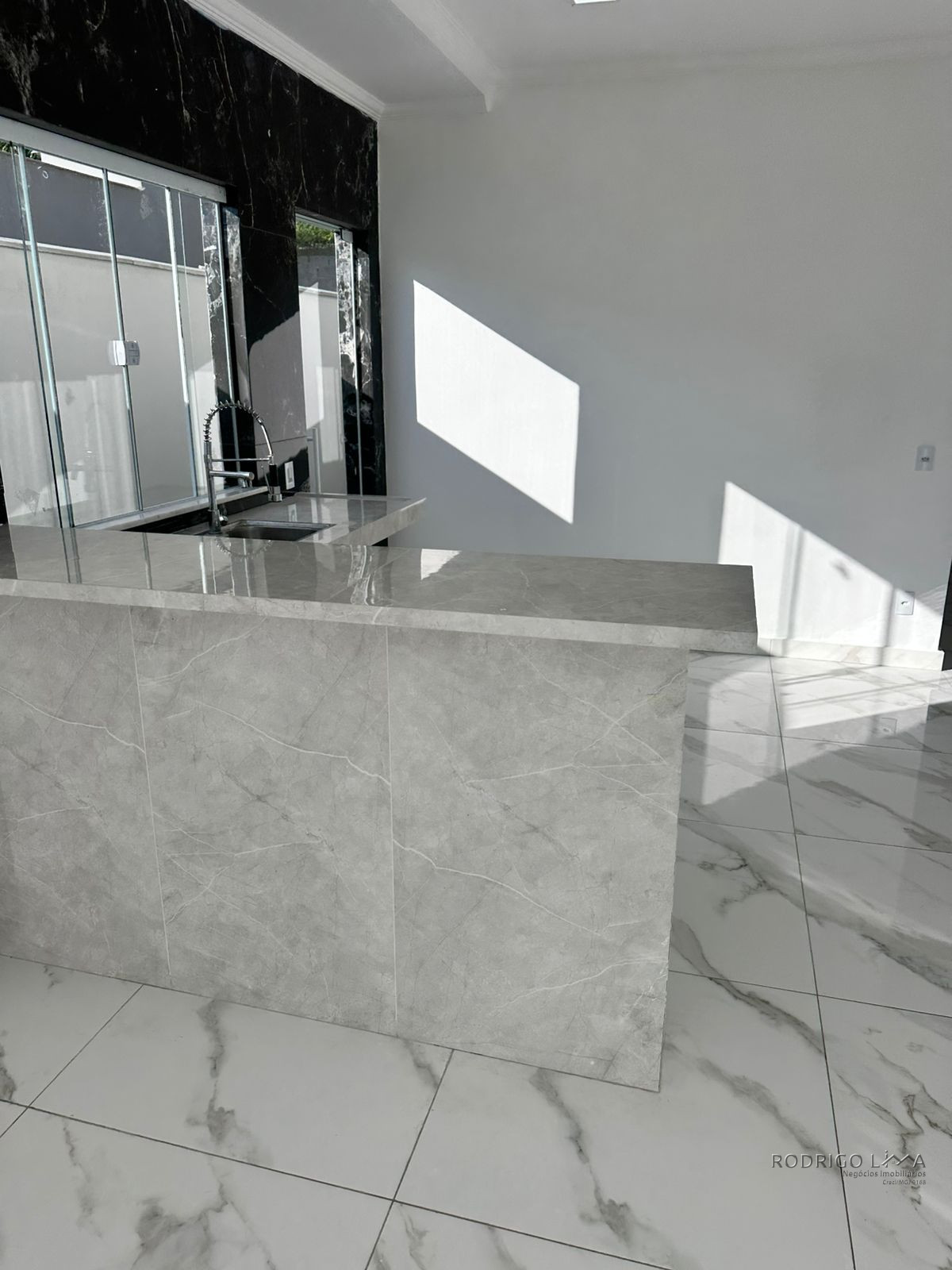 Linda casa para venda em São Lourenço - MG.