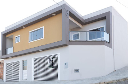 Linda casa para venda em São Lourenço - MG.