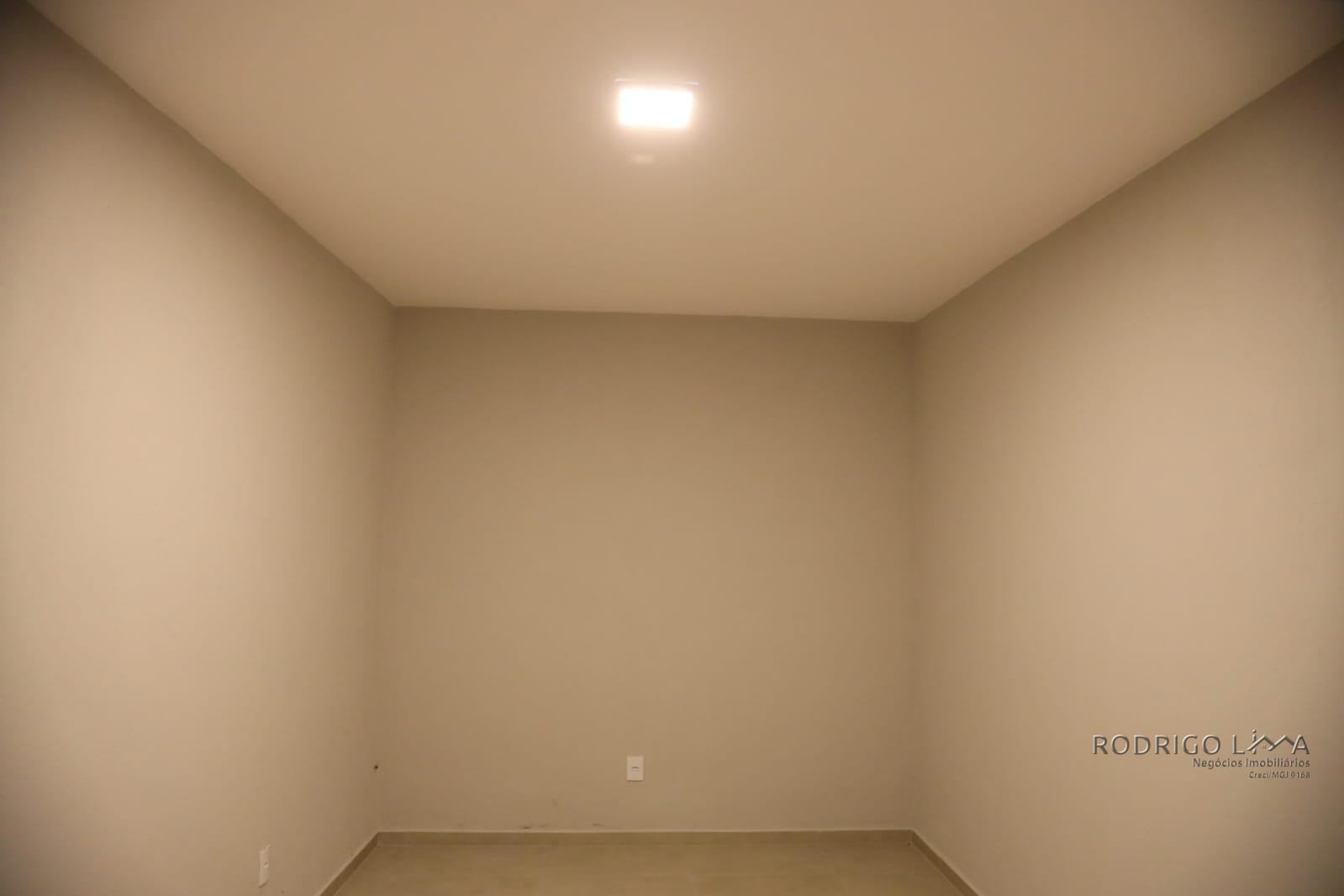 Linda casa para venda em São Lourenço - MG.