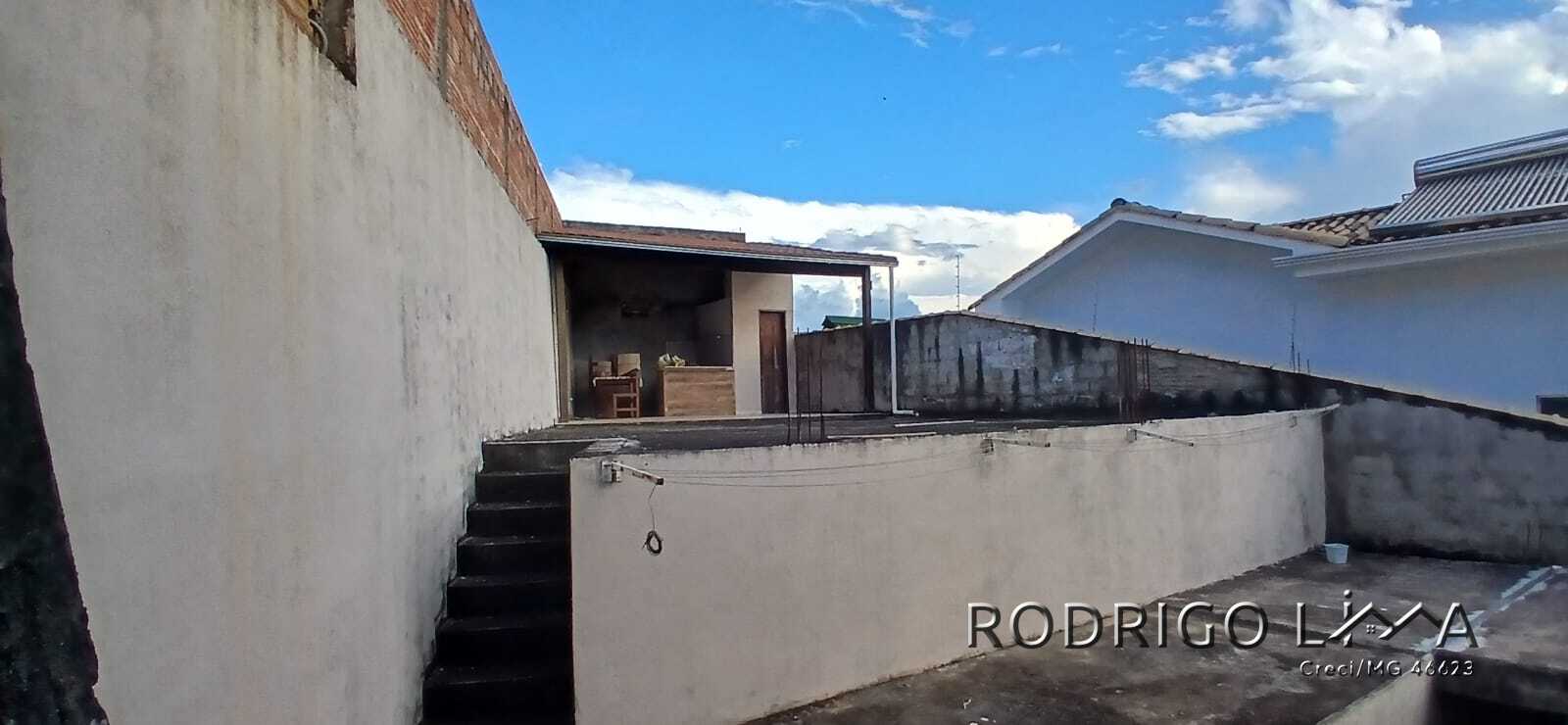 Casa para venda em São Lourenço - MG.