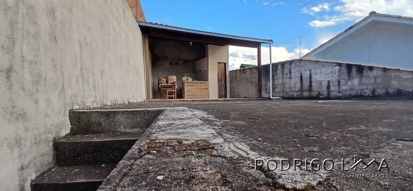 Casa para venda em São Lourenço - MG.