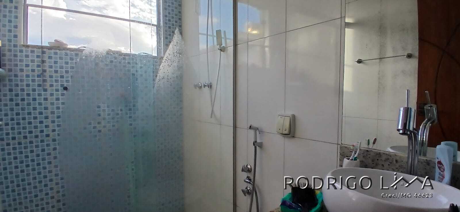 Casa para venda em São Lourenço - MG.