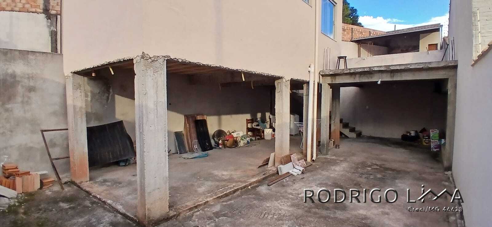 Casa para venda em São Lourenço - MG.