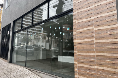 Loja para locação no centro de São Lourenço - MG.