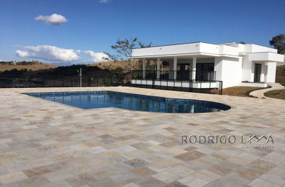 Lote no Condomínio Águas da Mantiqueira, a 3 minutos do centro de São Lourenço - MG.