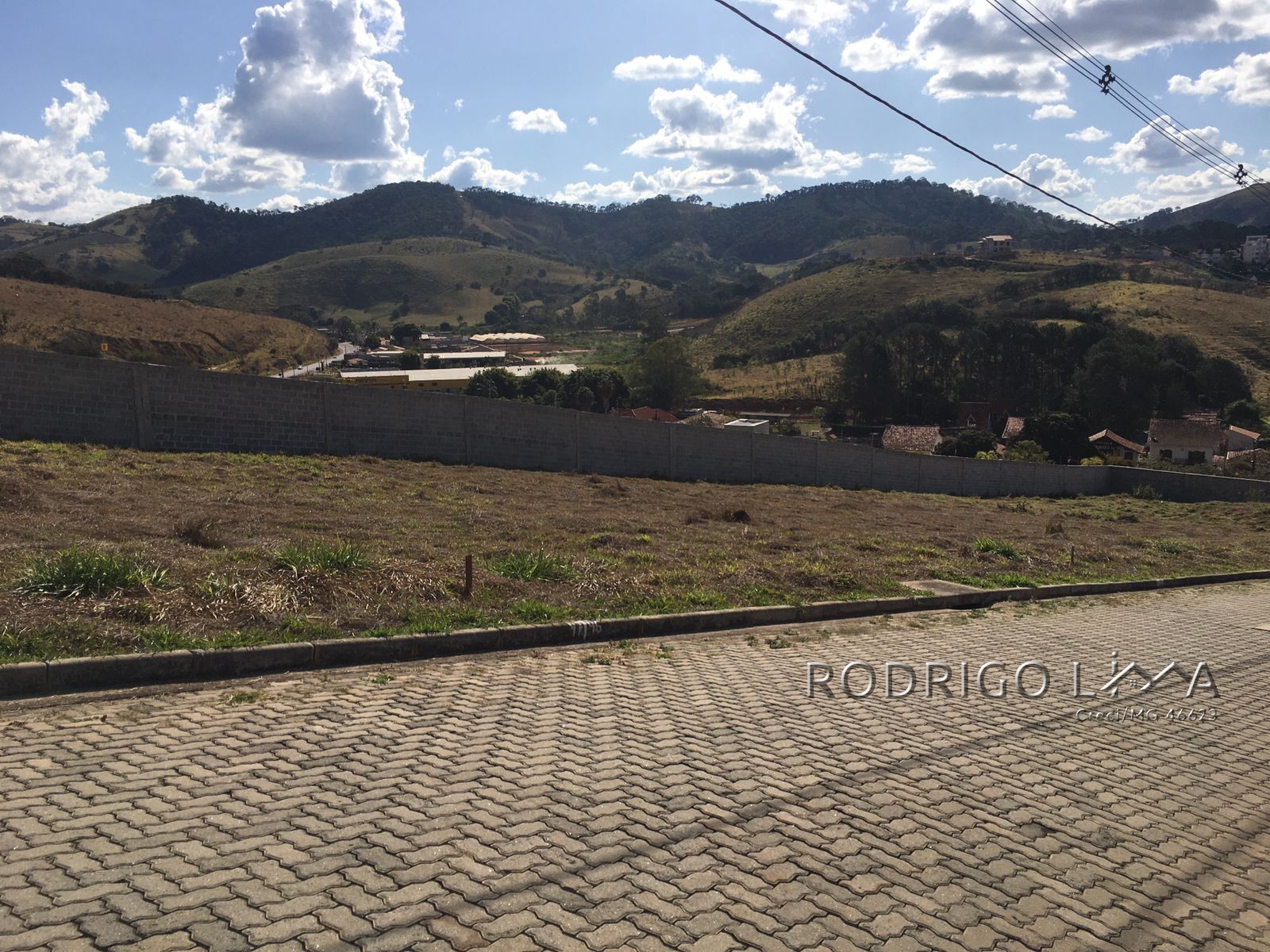 Lote no Condomínio Águas da Mantiqueira, a 3 minutos do centro de São Lourenço - MG.