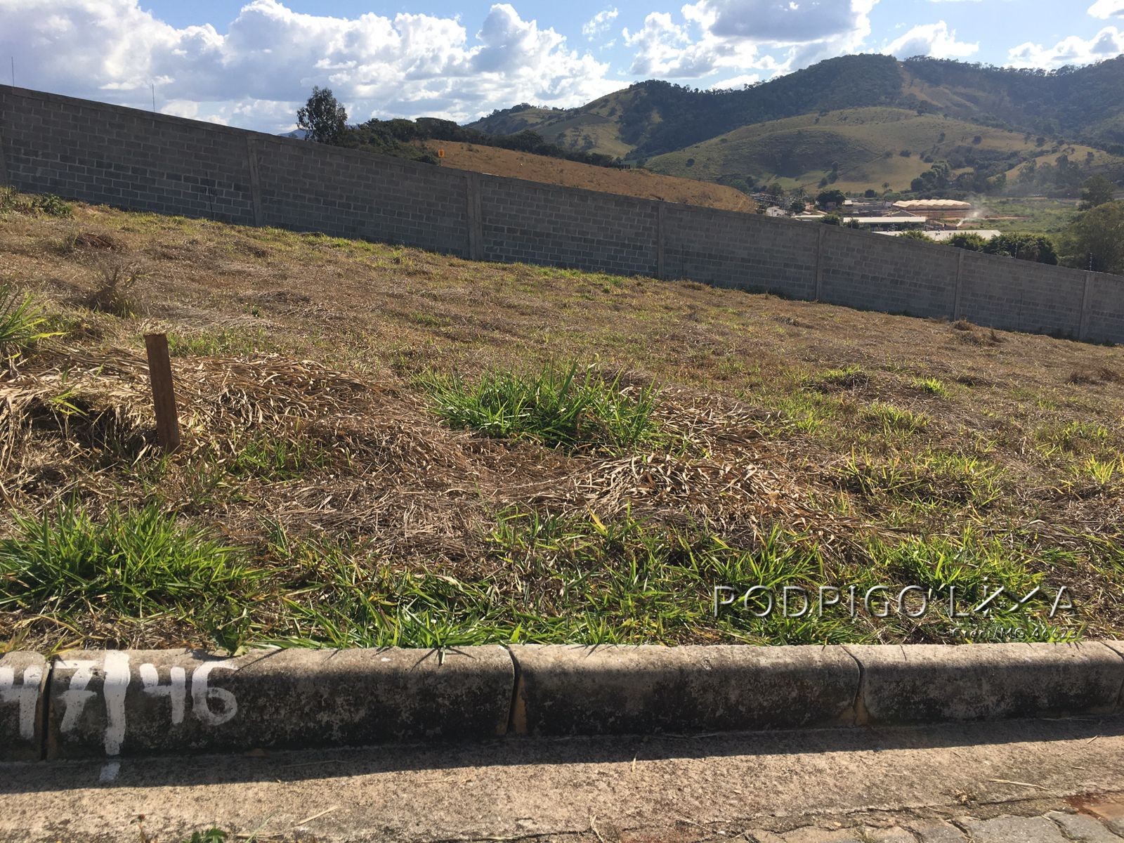 Lote no Condomínio Águas da Mantiqueira, a 3 minutos do centro de São Lourenço - MG.