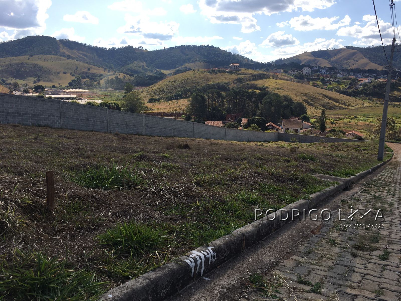 Lote no Condomínio Águas da Mantiqueira, a 3 minutos do centro de São Lourenço - MG.
