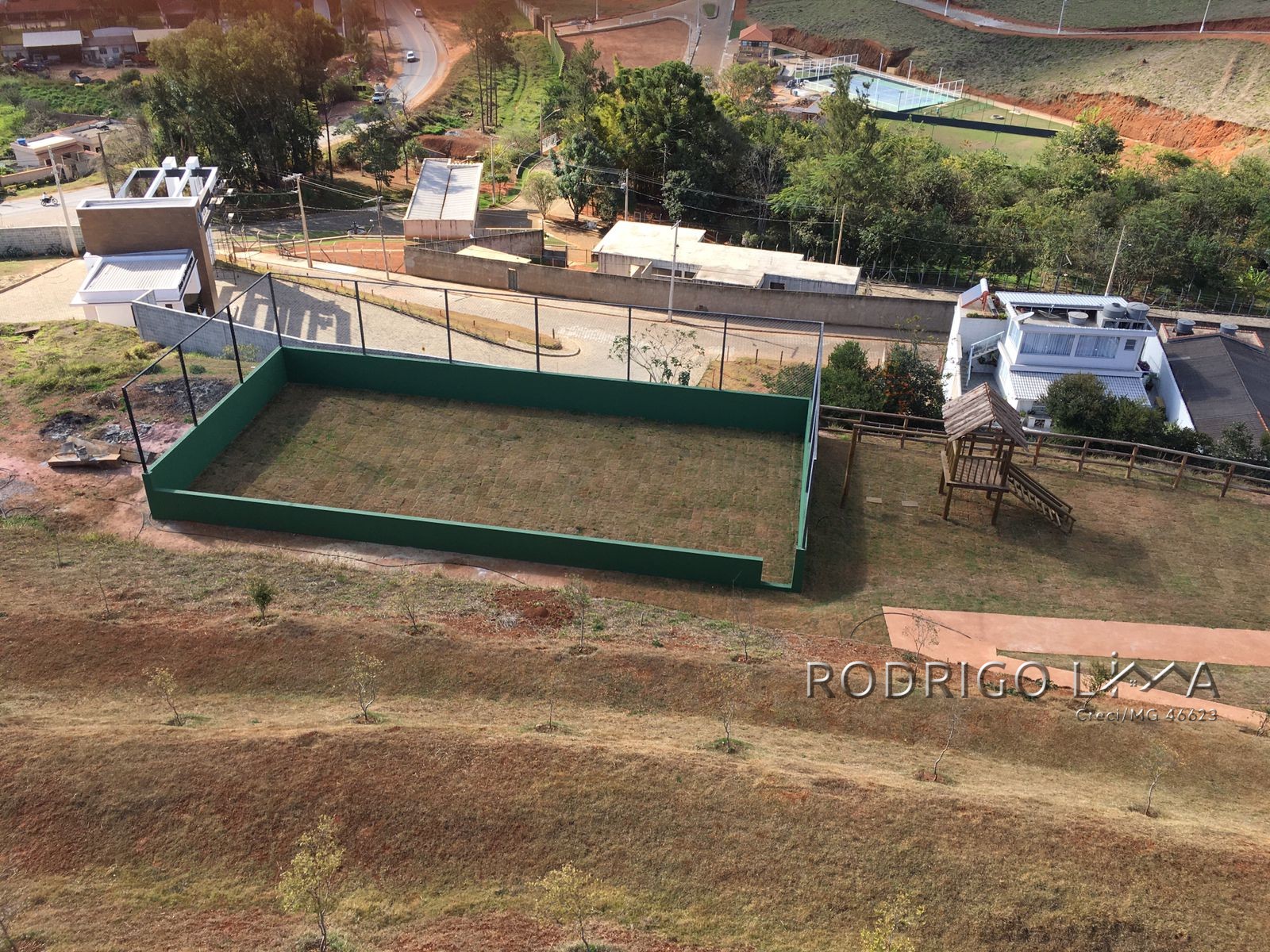 Lote no Condomínio Águas da Mantiqueira, a 3 minutos do centro de São Lourenço - MG.