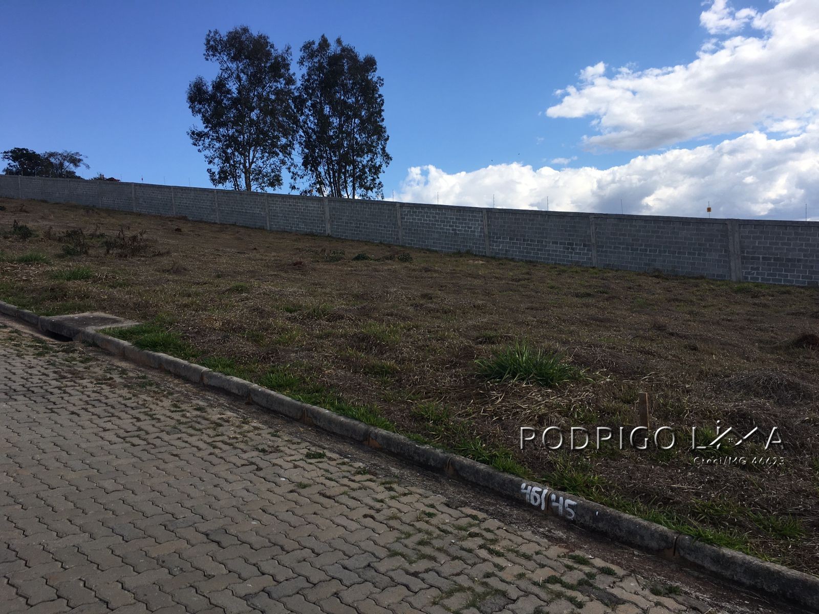 Lote no Condomínio Águas da Mantiqueira, a 3 minutos do centro de São Lourenço - MG.