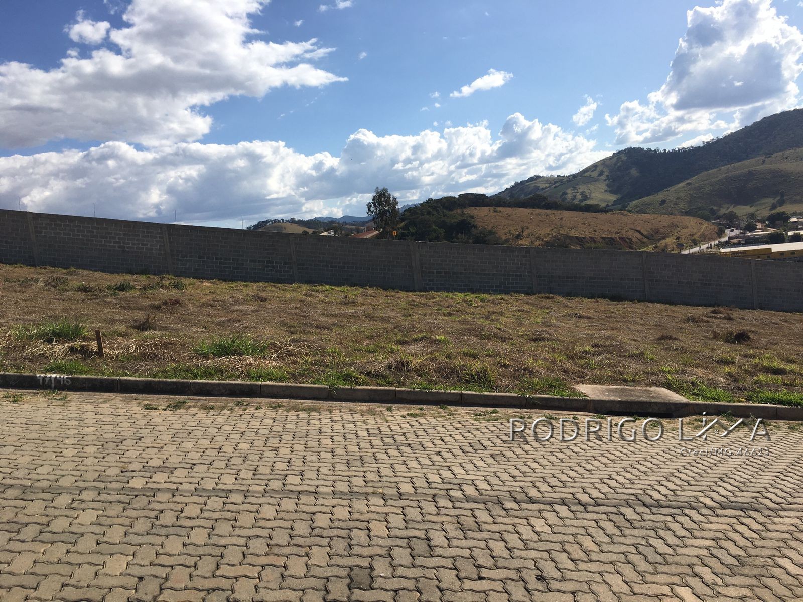 Lote no Condomínio Águas da Mantiqueira, a 3 minutos do centro de São Lourenço - MG.