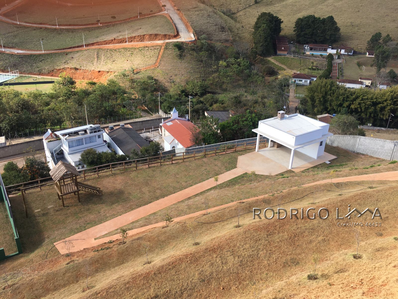 Lote no Condomínio Águas da Mantiqueira, a 3 minutos do centro de São Lourenço - MG.