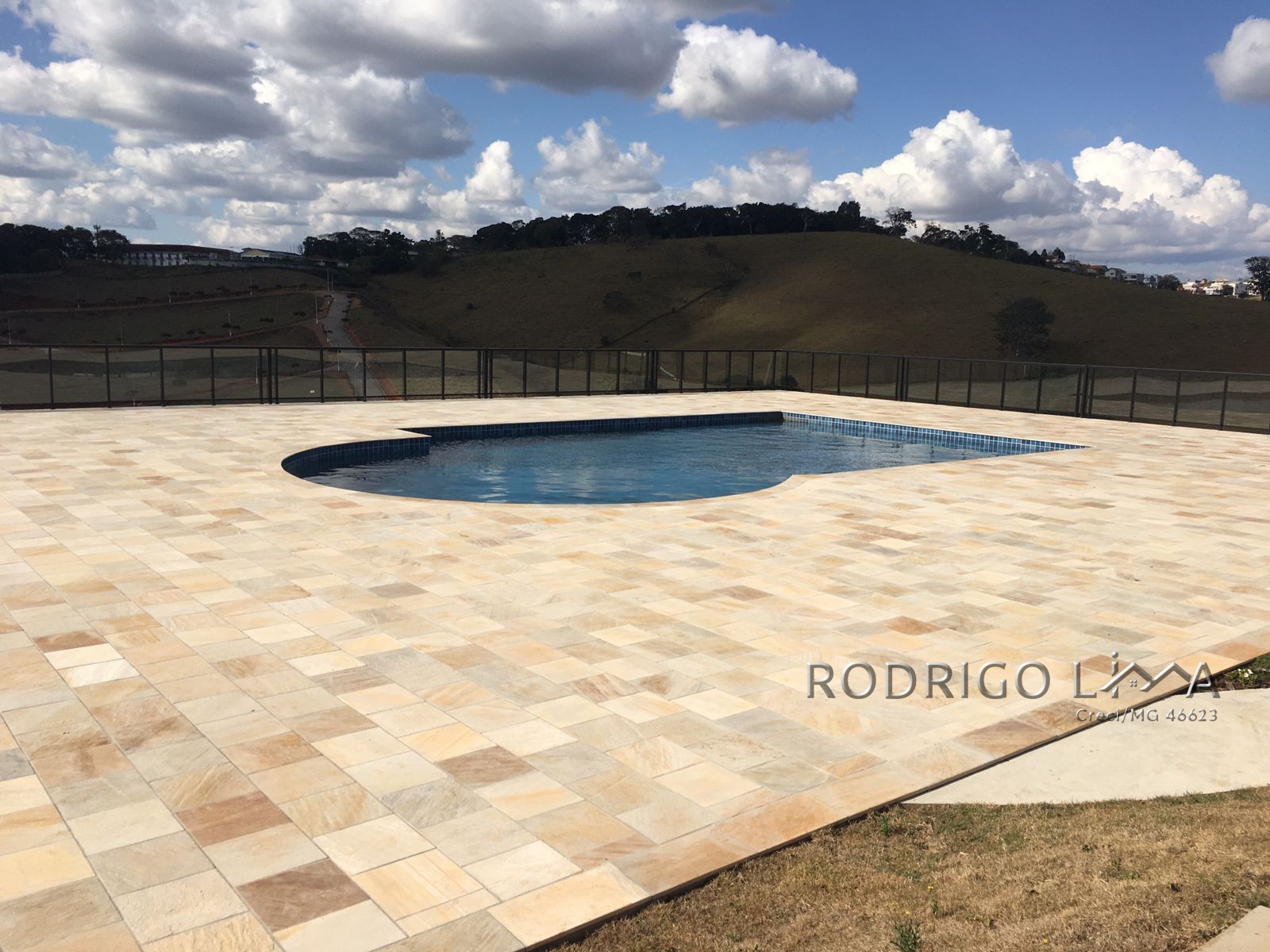 Lote no Condomínio Águas da Mantiqueira, a 3 minutos do centro de São Lourenço - MG.