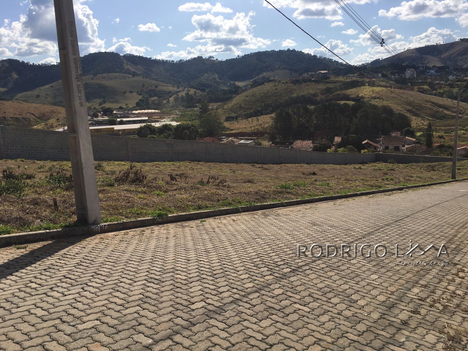 Lote no Condomínio Águas da Mantiqueira, a 3 minutos do centro de São Lourenço - MG.