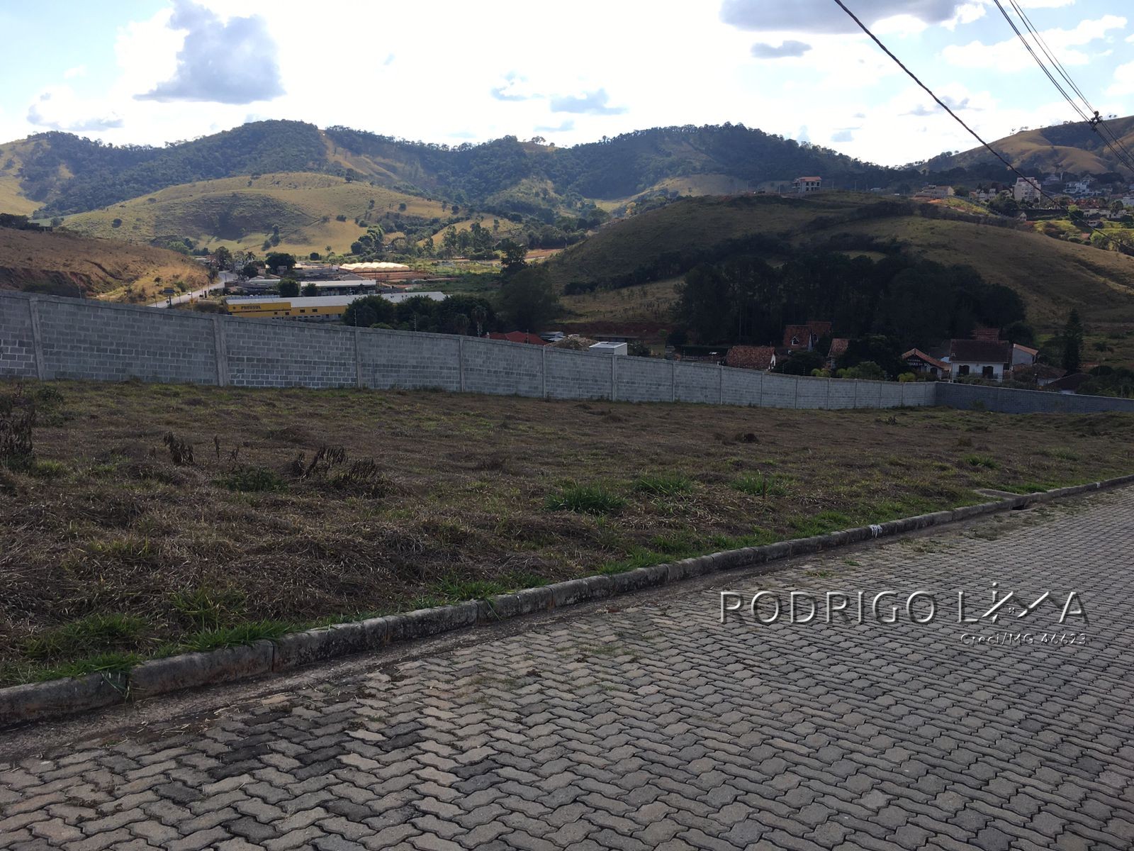 Lote no Condomínio Águas da Mantiqueira, a 3 minutos do centro de São Lourenço - MG.