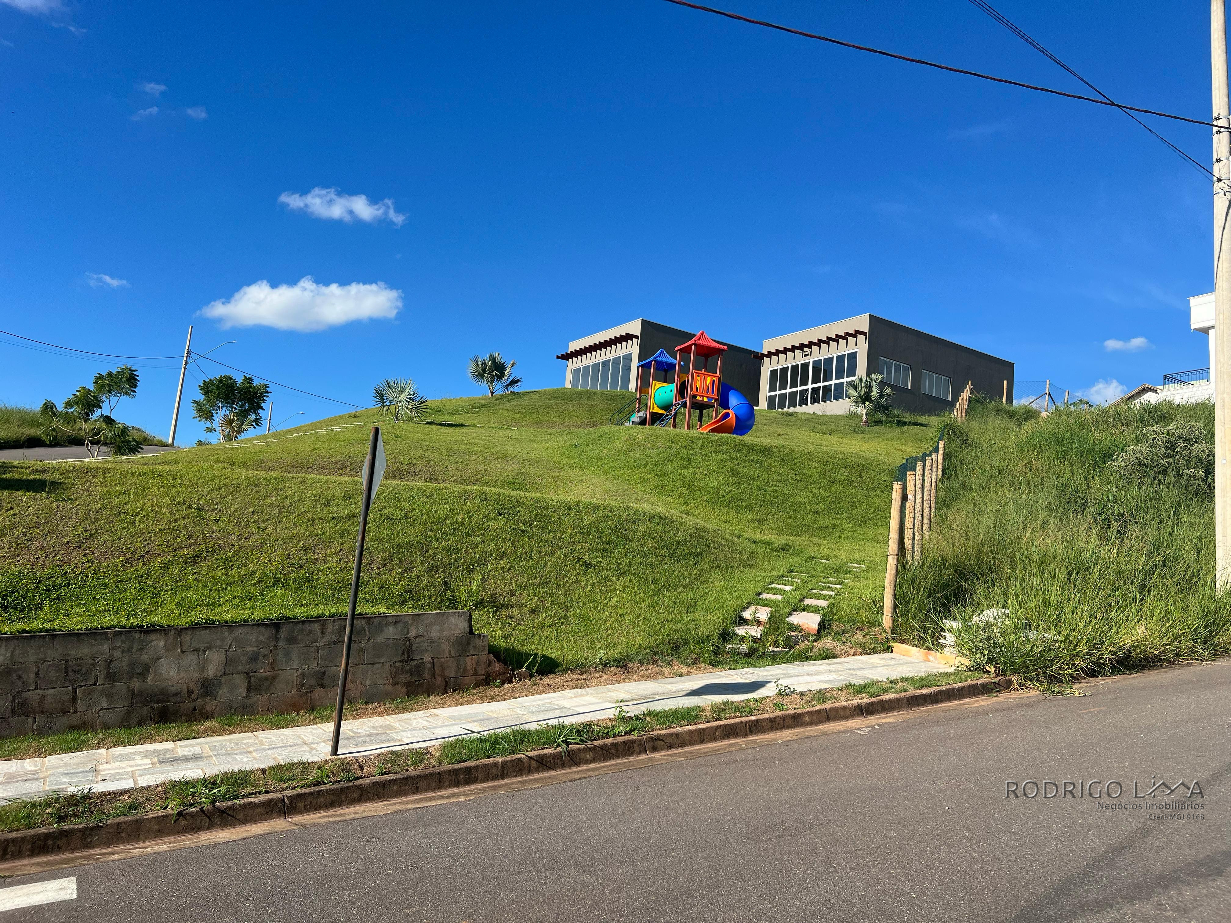 Lote para venda em condomínio de alto padrão em São Lourenço - MG.