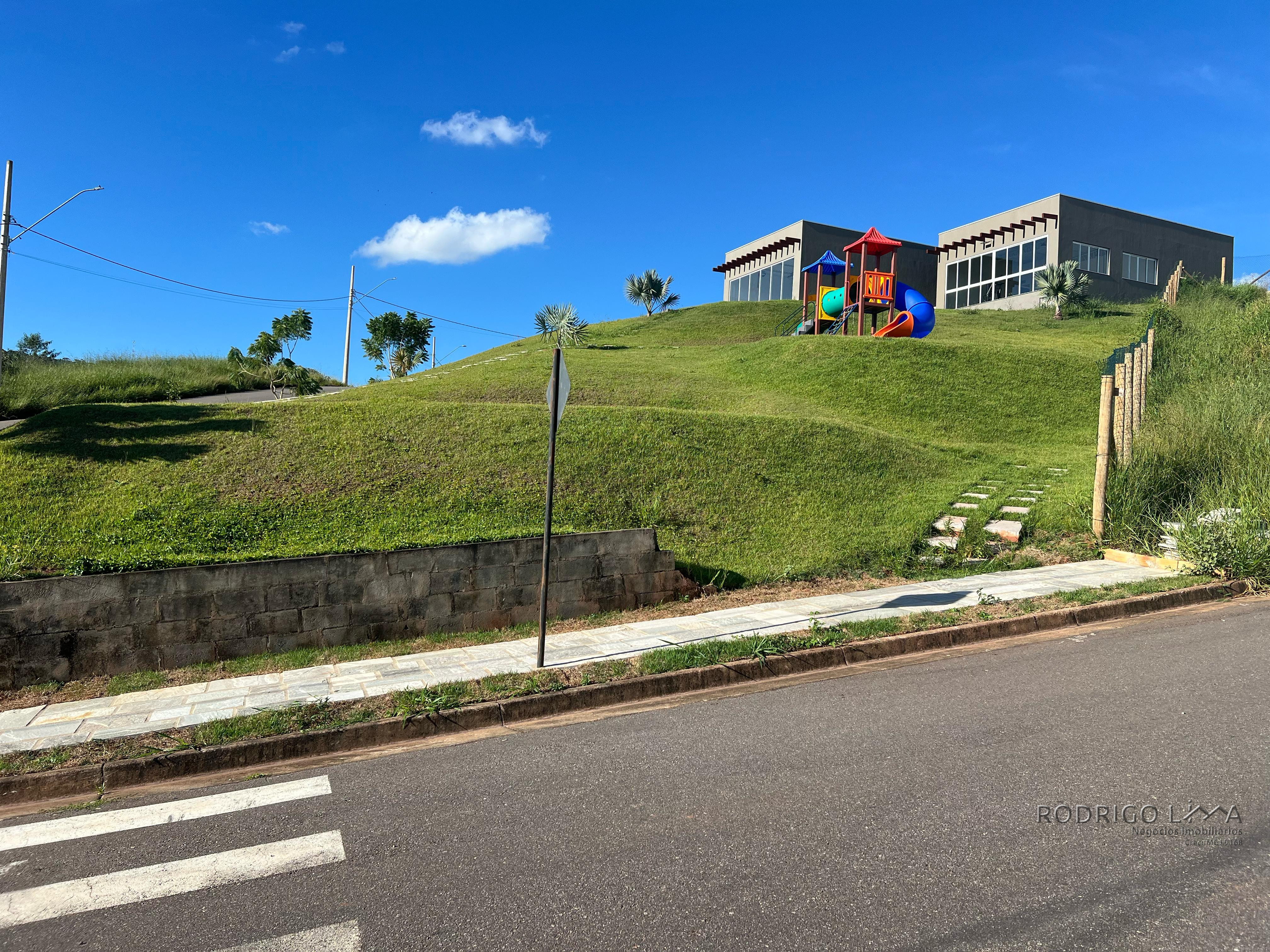 Lote para venda em condomínio de alto padrão em São Lourenço - MG.