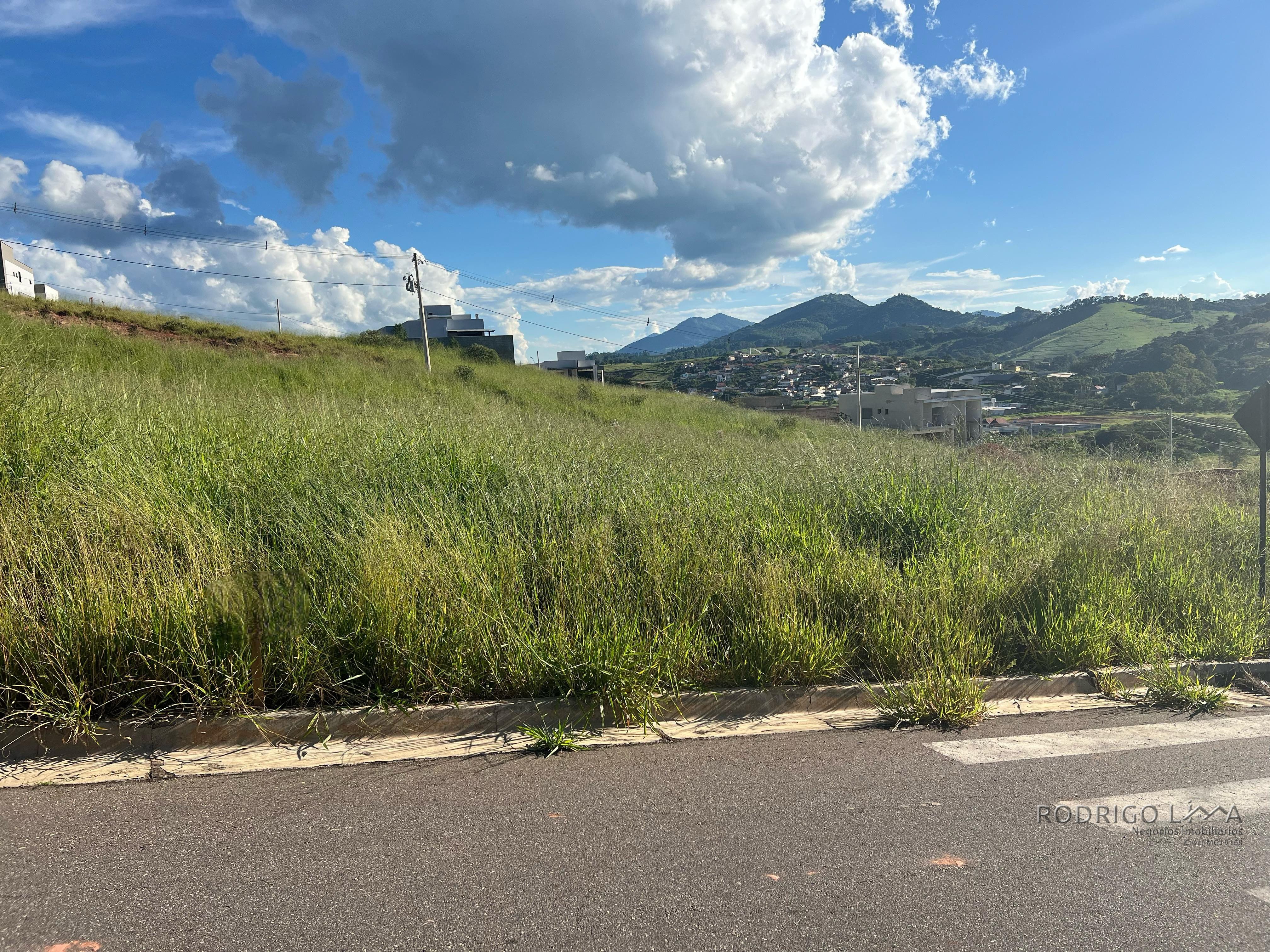 Lote para venda em condomínio de alto padrão em São Lourenço - MG.