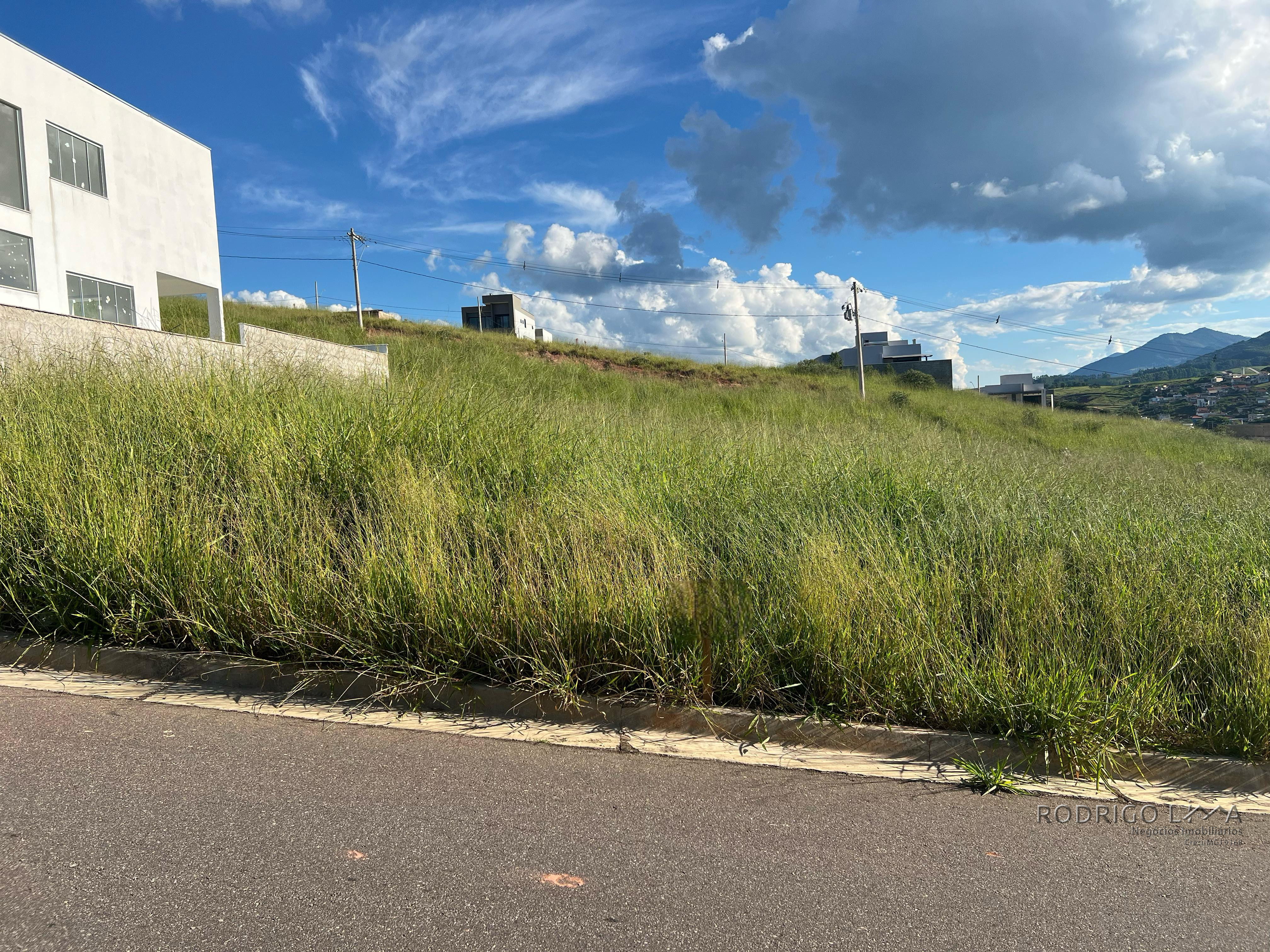Lote para venda em condomínio de alto padrão em São Lourenço - MG.