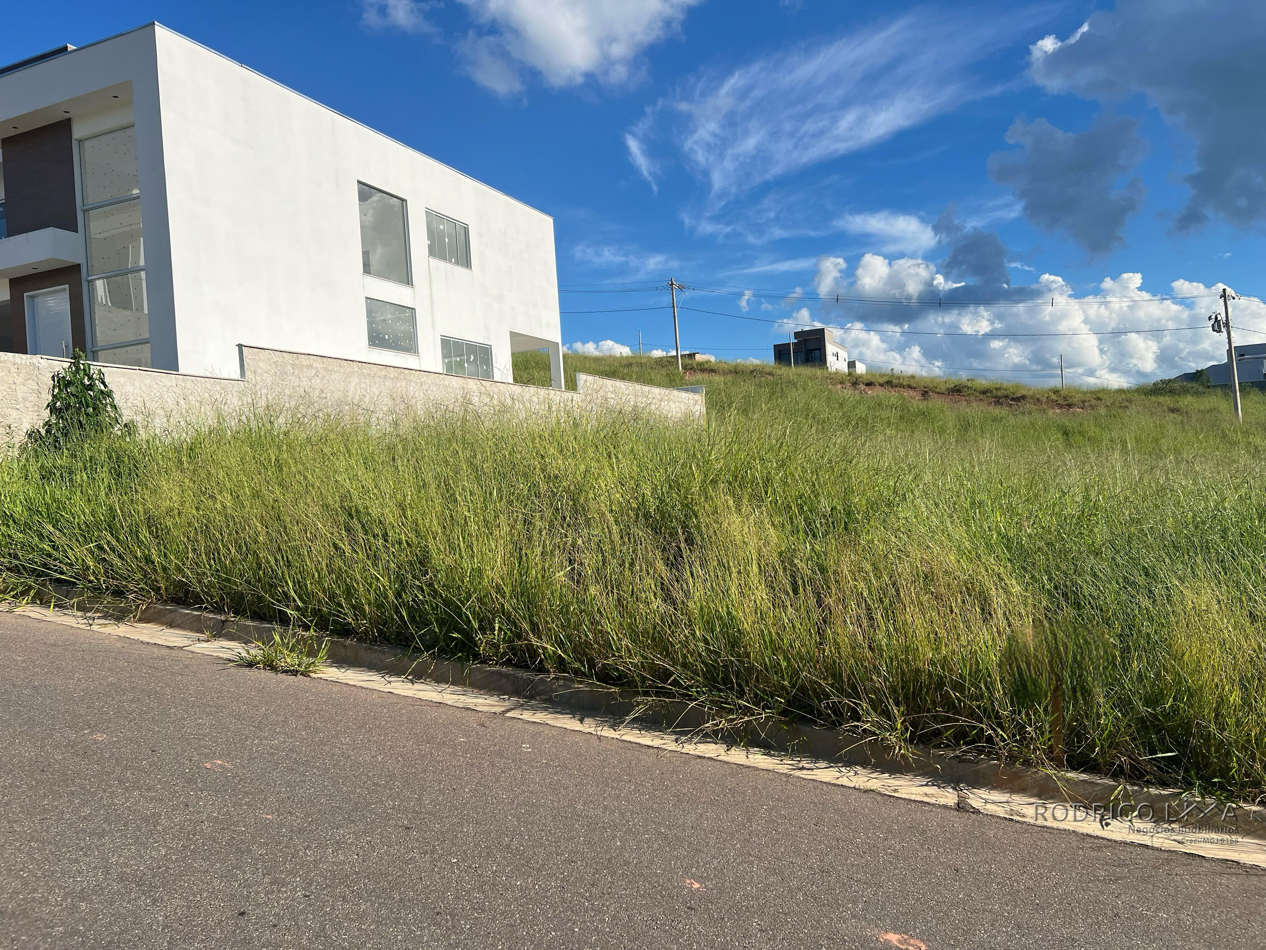 Lote para venda em condomínio de alto padrão em São Lourenço - MG.