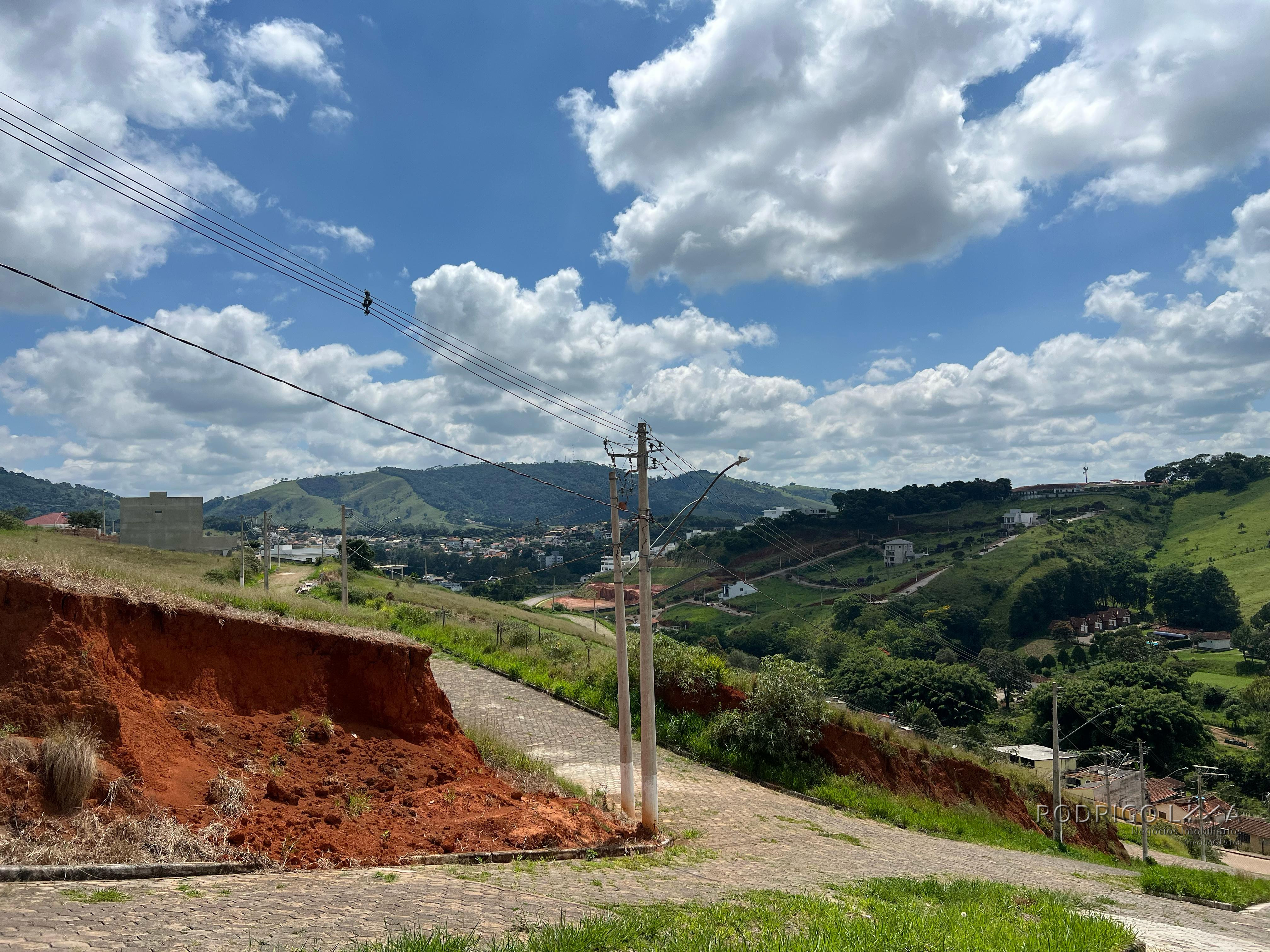 Lote para venda á 3 minutos do centro de São Lourenço - MG.