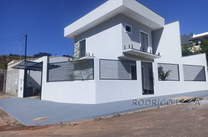 Lindo sobrado de esquina para venda em São Lourenço - MG.