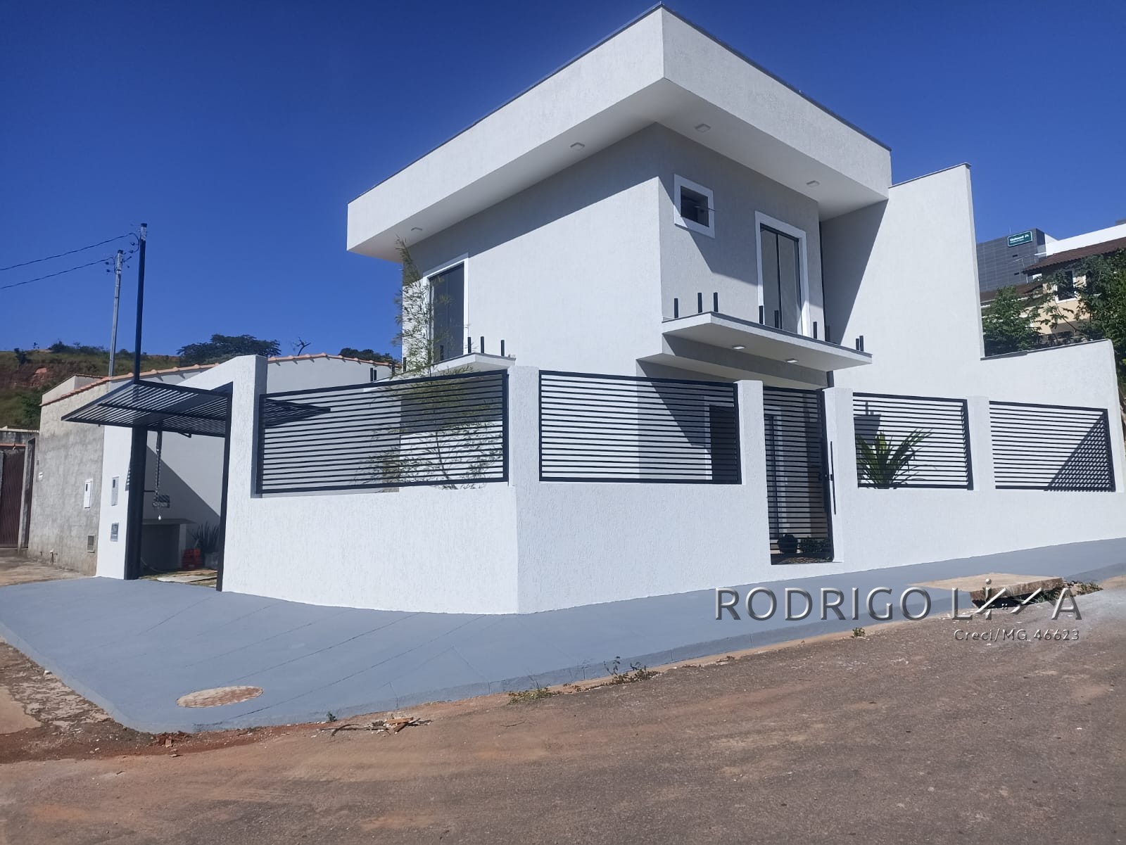 Lindo sobrado de esquina para venda em São Lourenço - MG.