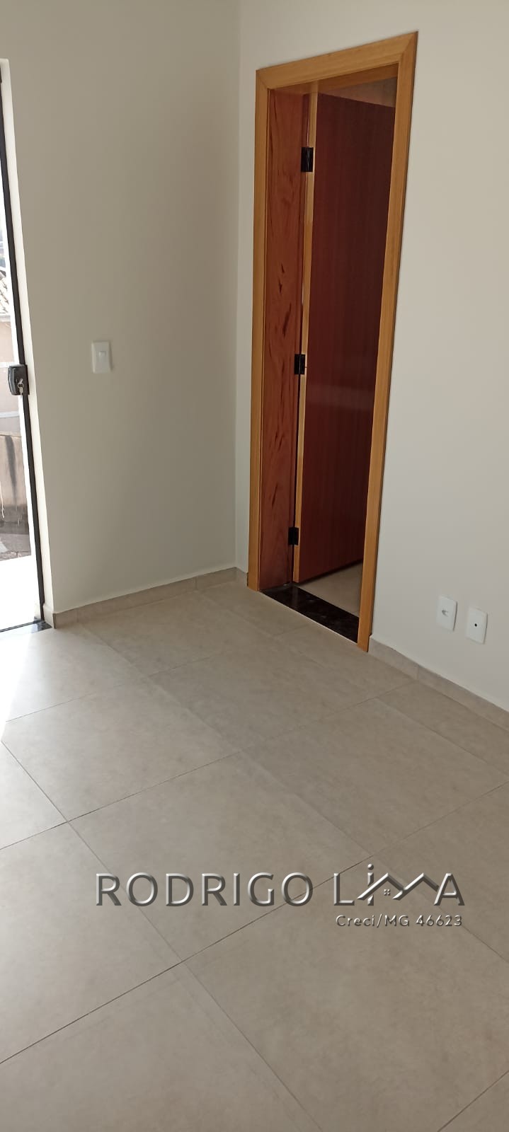 Lindo sobrado de esquina para venda em São Lourenço - MG.