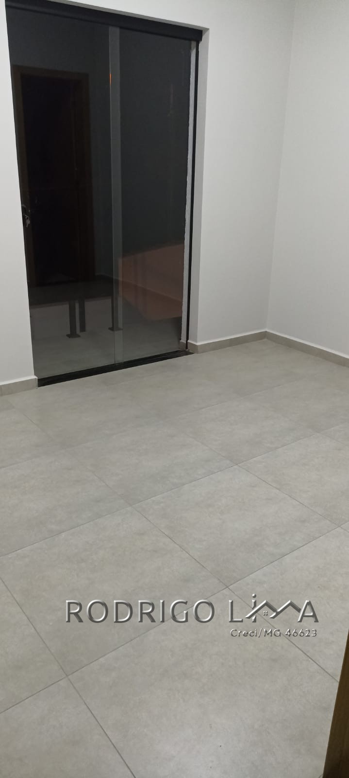 Lindo sobrado de esquina para venda em São Lourenço - MG.