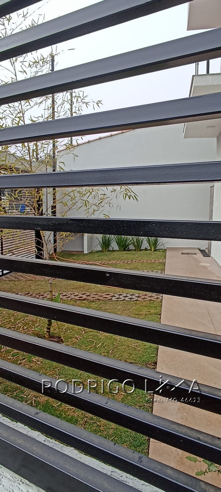 Lindo sobrado de esquina para venda em São Lourenço - MG.