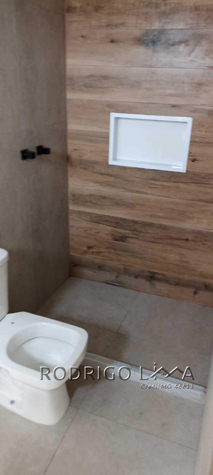 Lindo sobrado de esquina para venda em São Lourenço - MG.