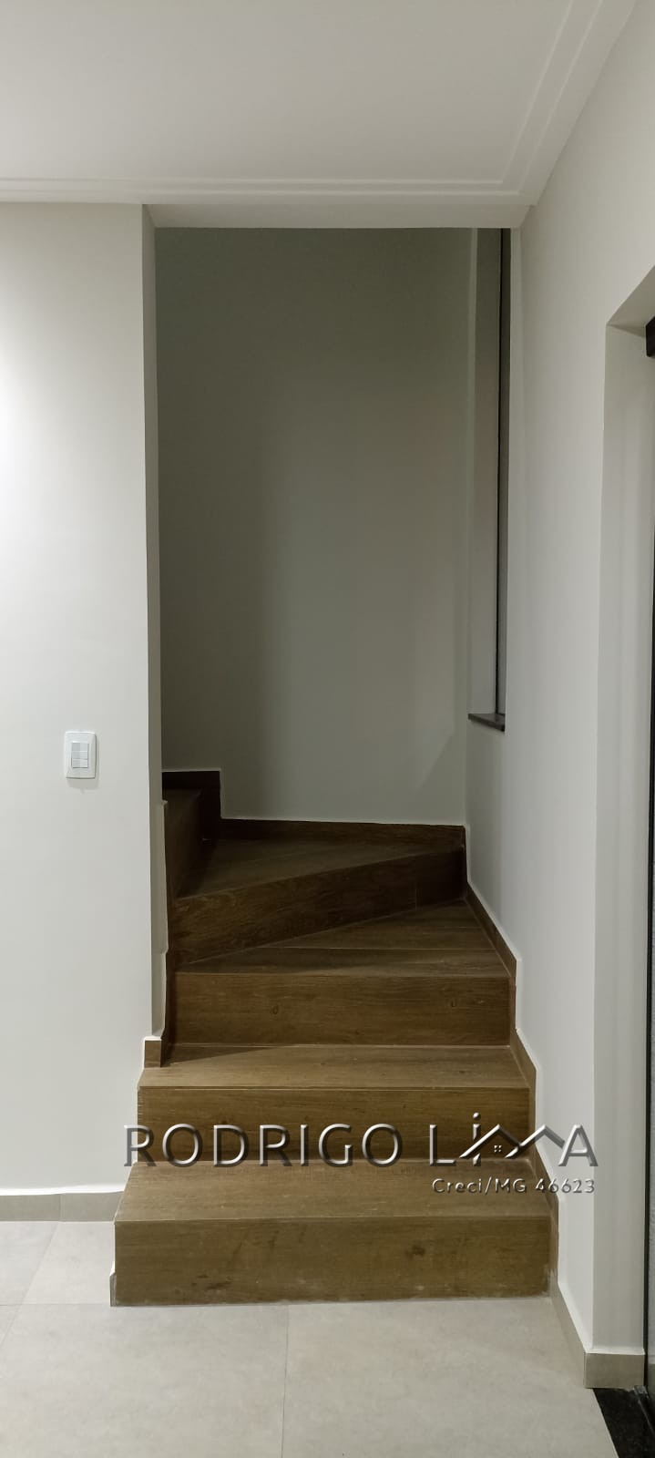 Lindo sobrado de esquina para venda em São Lourenço - MG.