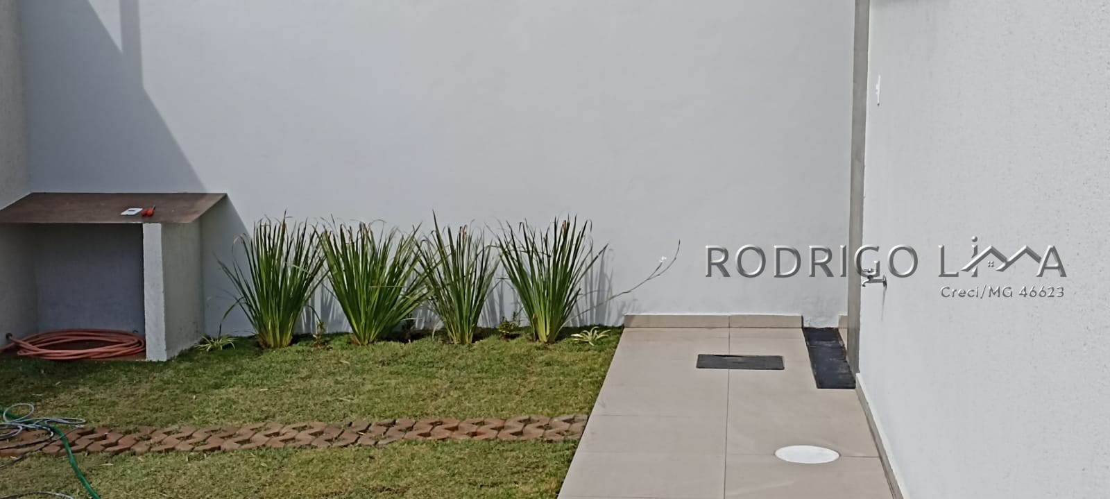 Lindo sobrado de esquina para venda em São Lourenço - MG.