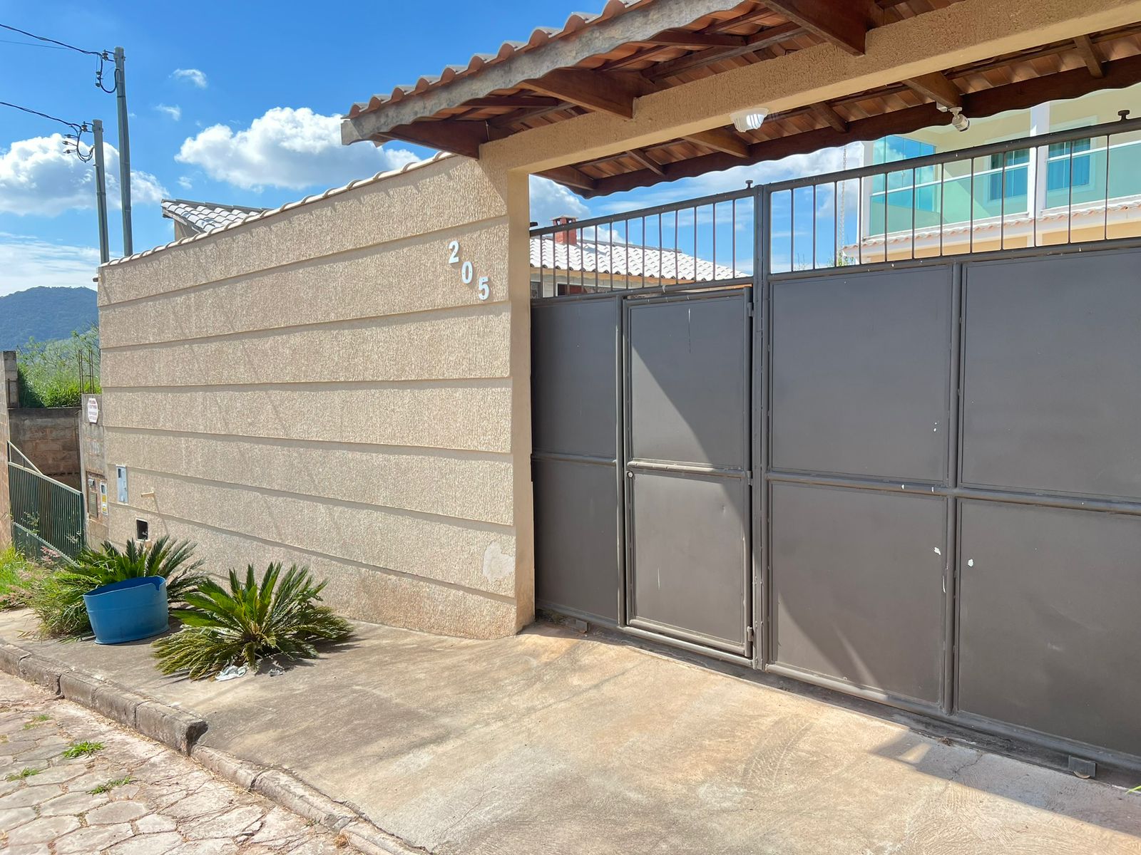 Sobrado para venda em São Lourenço - MG.