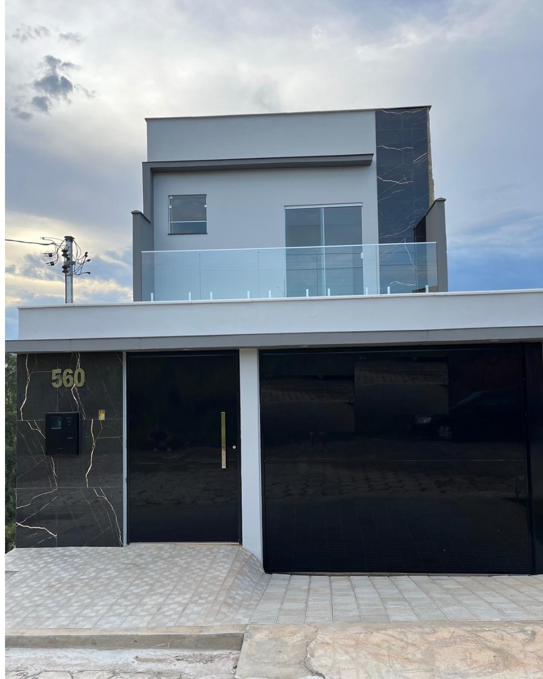 Lindo sobrado para venda em São Lourenço - MG.