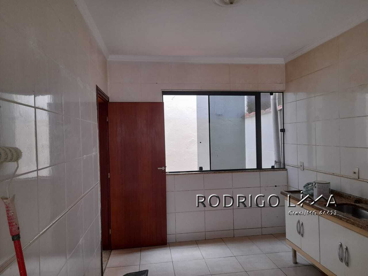 Sobrado para venda em São Lourenço - MG.