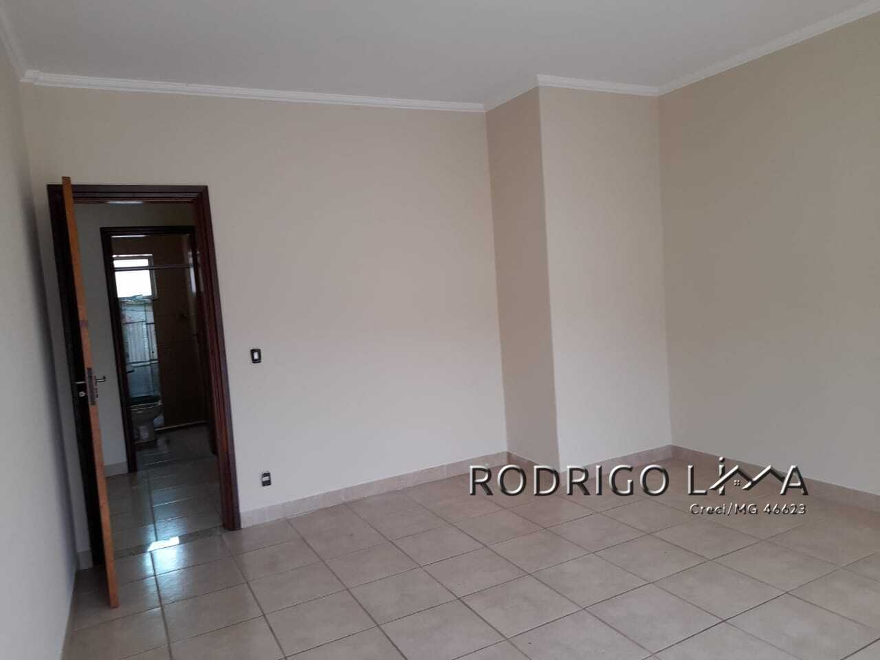 Sobrado para venda em São Lourenço - MG.