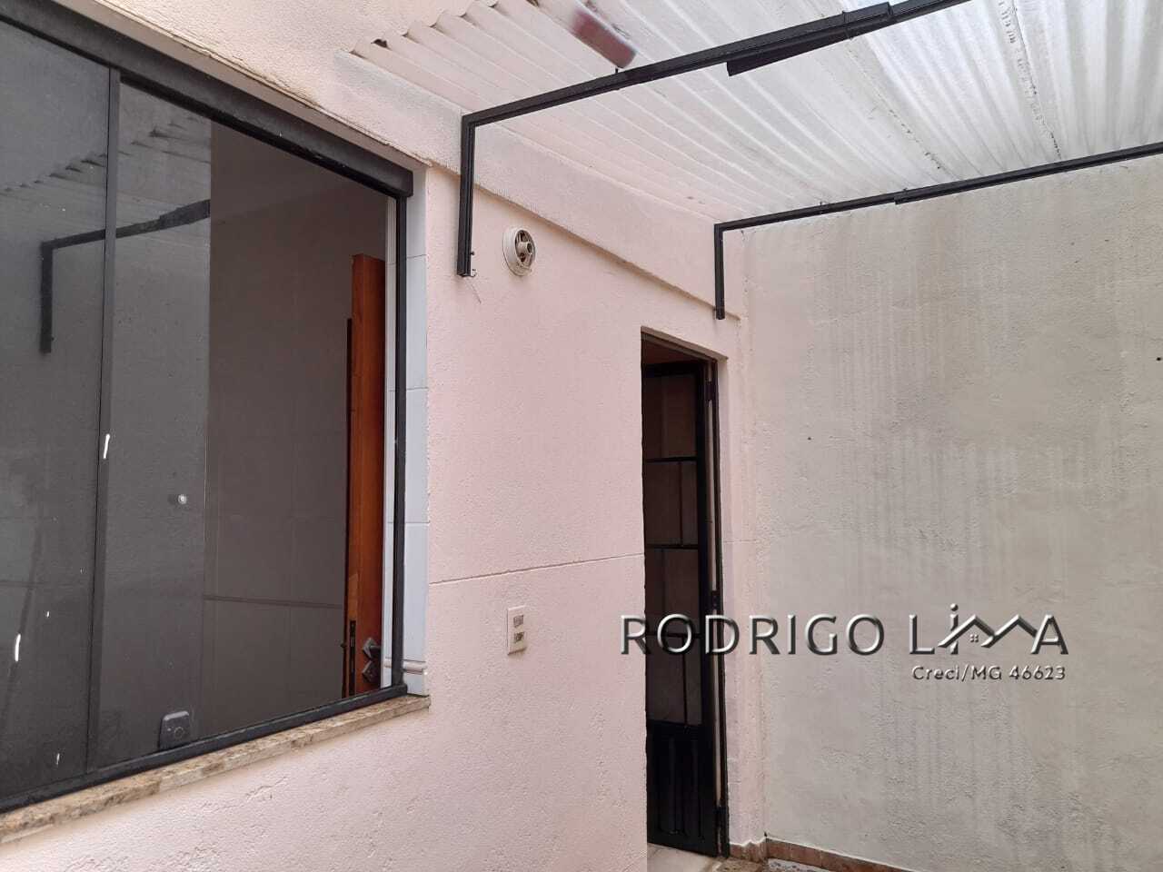 Sobrado para venda em São Lourenço - MG.